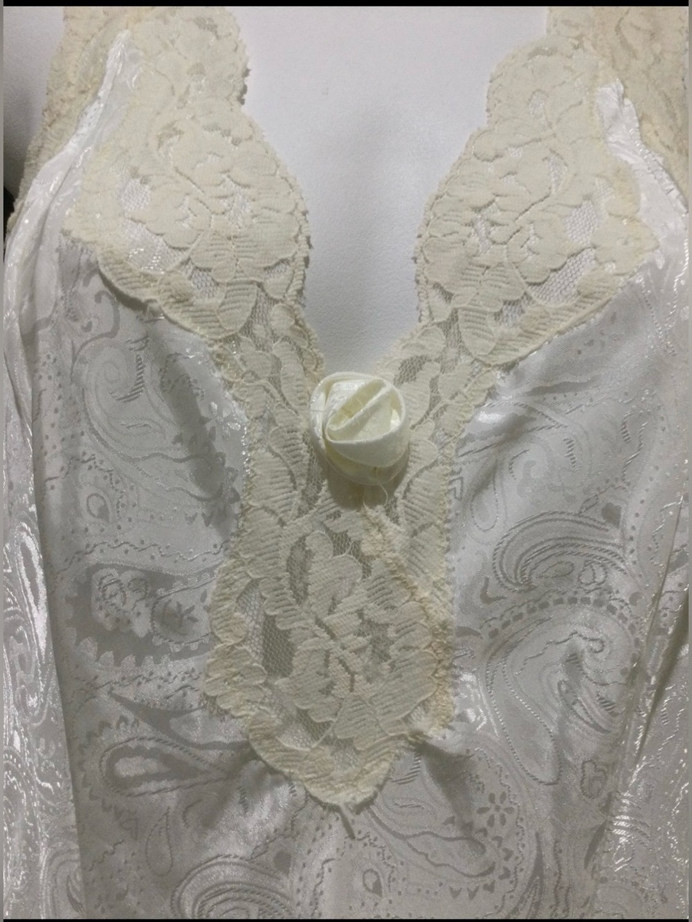 Vintage Val Mode lingerie Bridal Floor
Length Satin & Lace see measurements